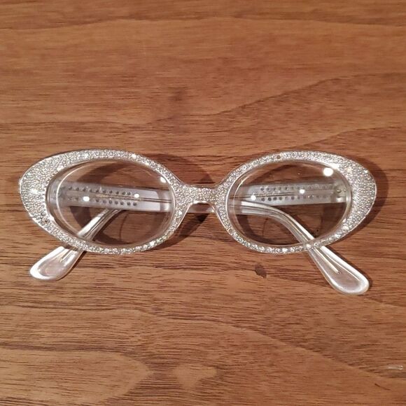 Vintage Cat Eye Rhinestone Glass from the 1950's 60's, By L. EVARD TWE FRANCE. - Picture 5 of 13